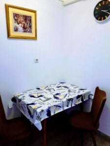Apartmán A1 (Tiho & Marija) - jídelní stůl