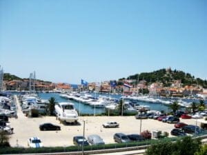 Apartmán A4 (Tiho & Marija) - výhľad z terasy na more a Tribunj