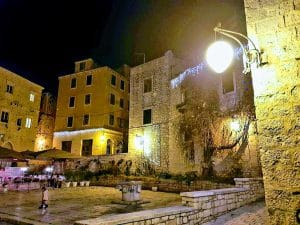 Šibenik v zimnej noci