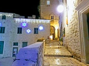 Šibenik tijdens een winternacht